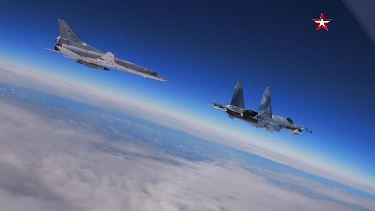 Putin schiera le super-armi. Sul Baltico e sulla Bielorussia compaiono aerei con i missili ipersonici a lunga portata esaltati dal presidente russo