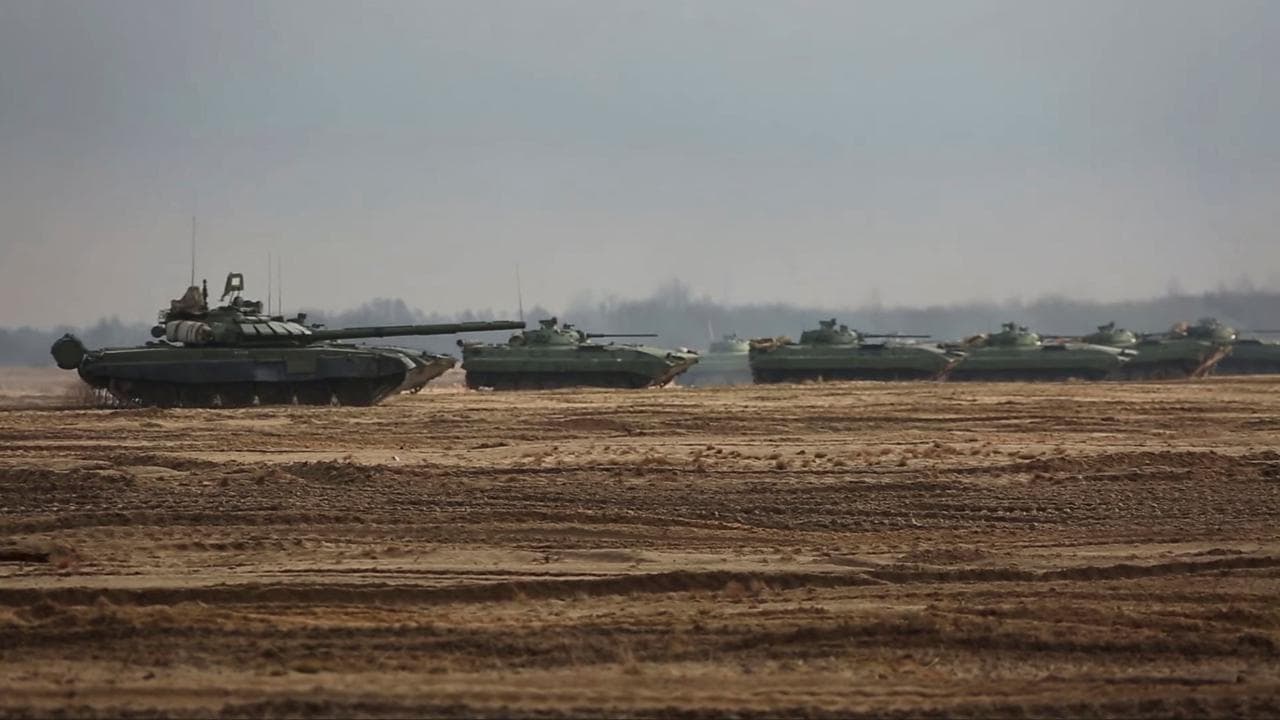 Ucraina, carri armanti e paracadutisti: ecco le esercitazioni militari di Russia e Bielorussia