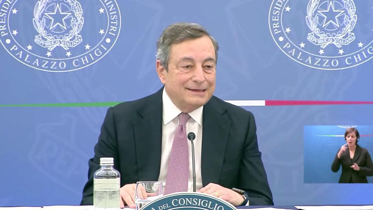 Draghi: "Mi candidano a tanti posti, ma se volessi un lavoro me lo posso trovare anche da solo"