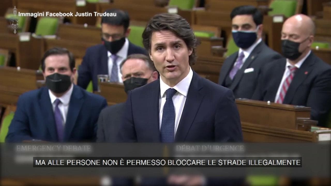 Canada, l'appello di Trudeau ai camionisti: "Basta con l'assedio, l'unica via d'uscita è la scienza"