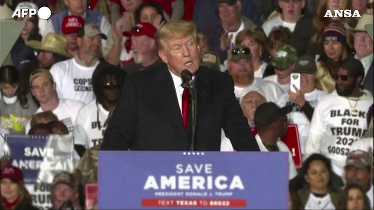 No vax, Trump appoggia i camionisti canadesi: "Siamo con loro fino in fondo"