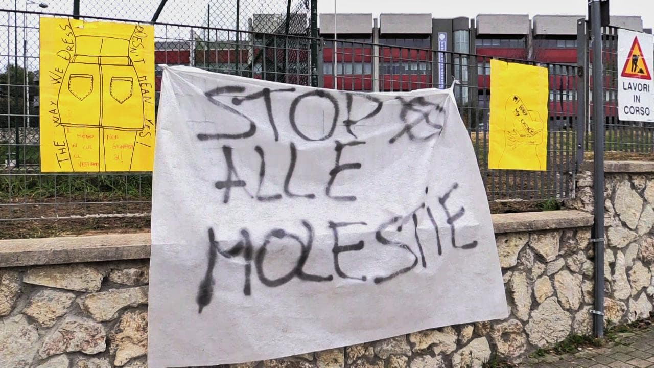 Cosenza, nel liceo delle molestie: "Il prof ci palpeggiava e la preside voleva insabbiare"