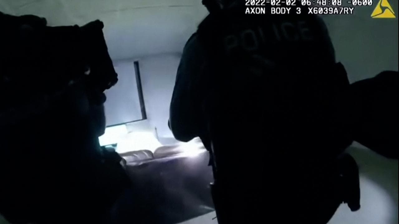 Minneapolis, polizia uccide ragazzo afroamericano durante irruzione in casa sua: il video choc