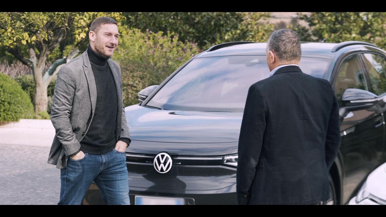 Totti, assist e gol per l'elettrico Volkswagen