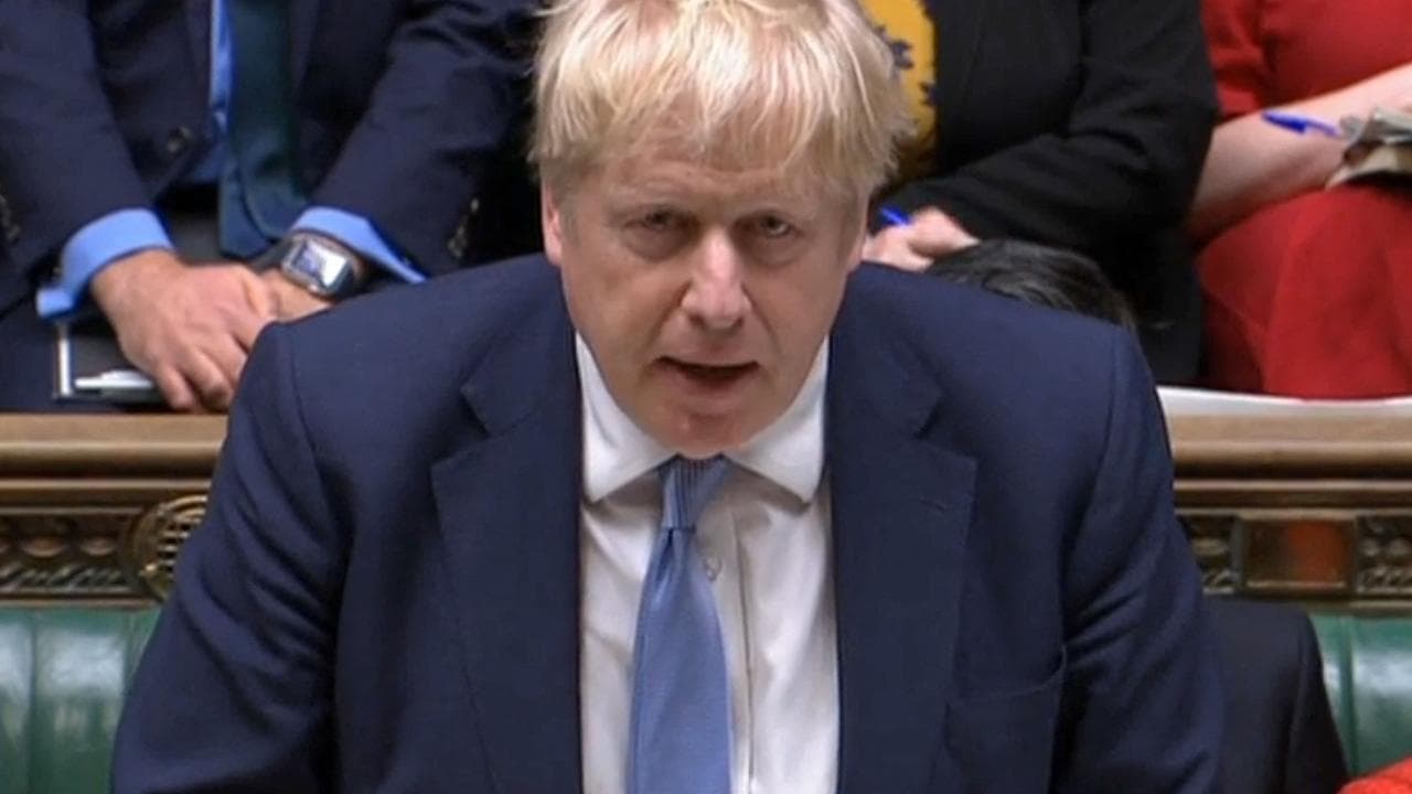 Partygate, Johnson chiede scusa ma non si dimette: "Cambierò modo d'agire a Dowining street"