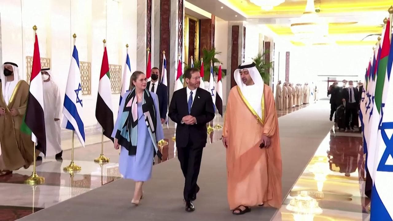 Israele, visita storica del presidente Herzog negli Emirati Arabi: "Porto con me un messaggio di pace"