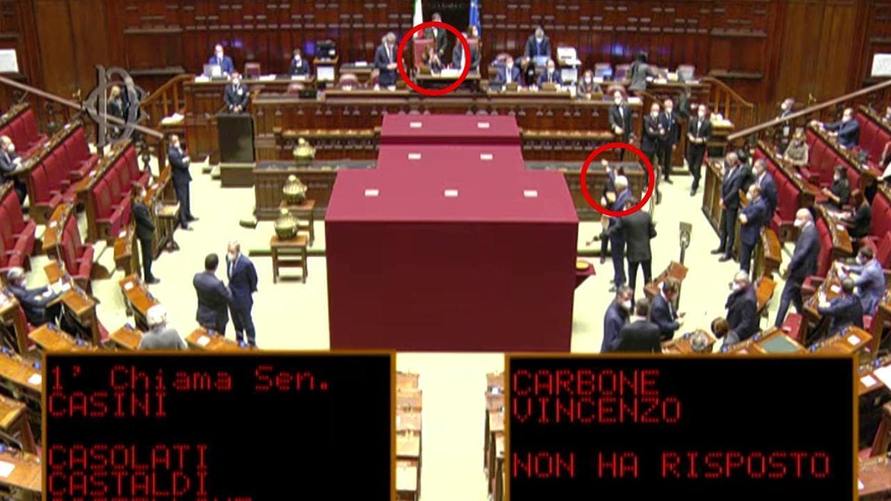 Quirinale, il doppio saluto di Casini a Casellati in aula. E lei risponde con un cenno