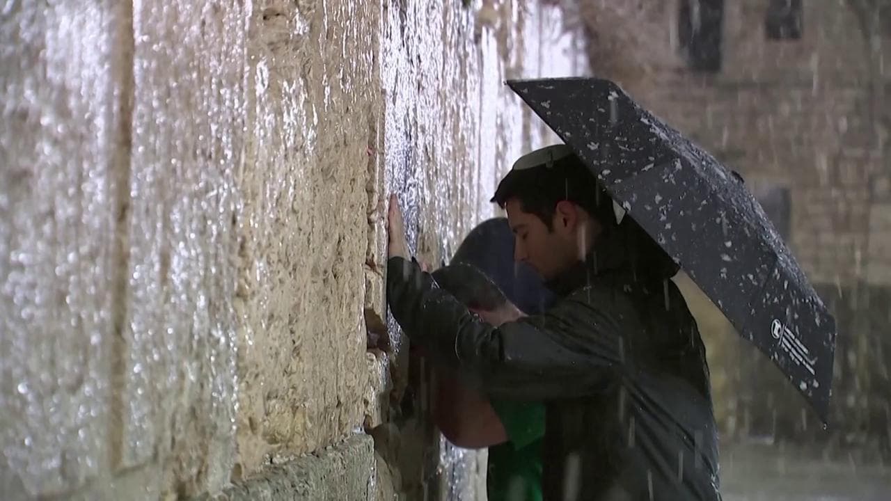 Israele, ondata di gelo in Medio Oriente: Gerusalemme imbiancata dalla neve