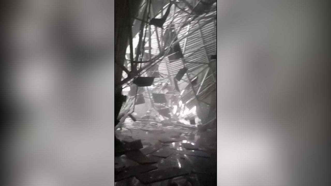 Turchia, bufera di neve flagella Istanbul: crolla il tetto di un terminal dell'aeroporto