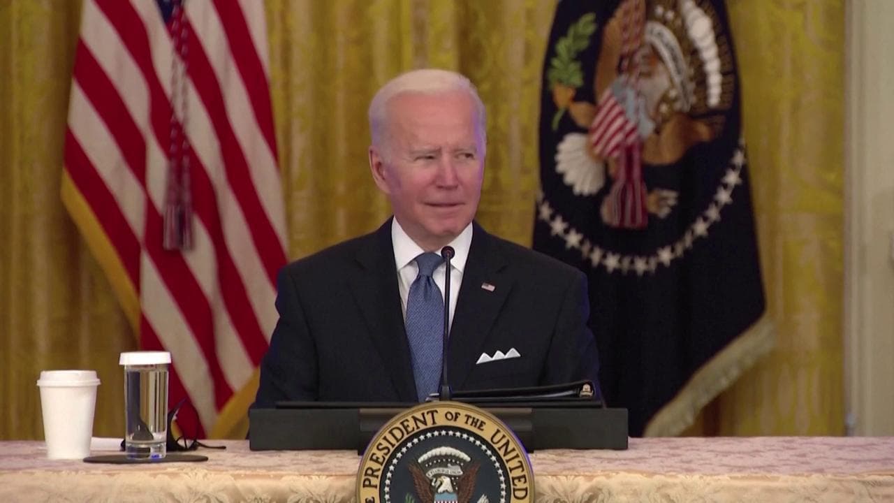 Usa, la gaffe di Biden a microfono aperto: insulta il giornalista chiamandolo "figlio di putt..."
