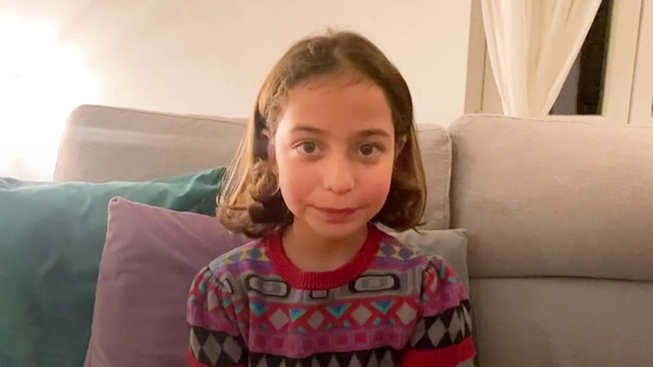 Se i bambini non ricordano più la vita prima del virus: "La mascherina? L'abbiamo sempre portata"