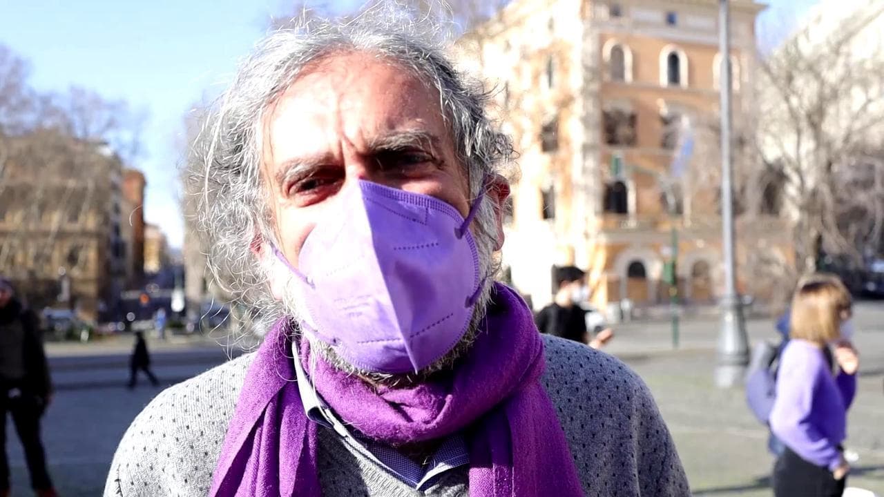 Quirinale, Popolo viola in piazza contro Berlusconi: "Si è ritirato in cambio di qualcosa?"