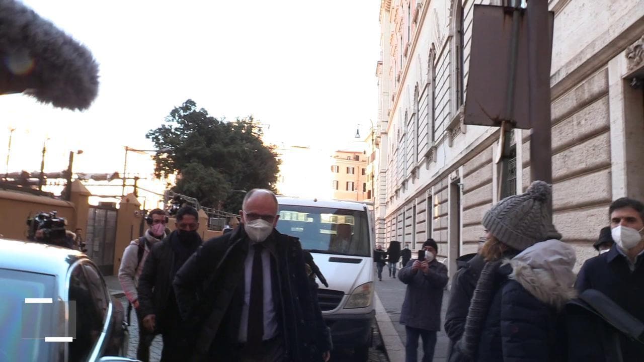 Al via incontro Letta-Conte-Speranza: "Berlusconi era l'ostacolo più grande, centrodestra non ha diritto di prelazione"
