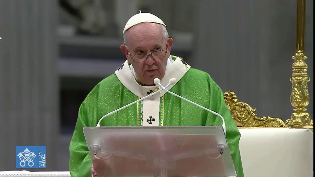 Migranti, Papa Francesco: "Dolore per gente lasciata morire in mare in nome di Dio"