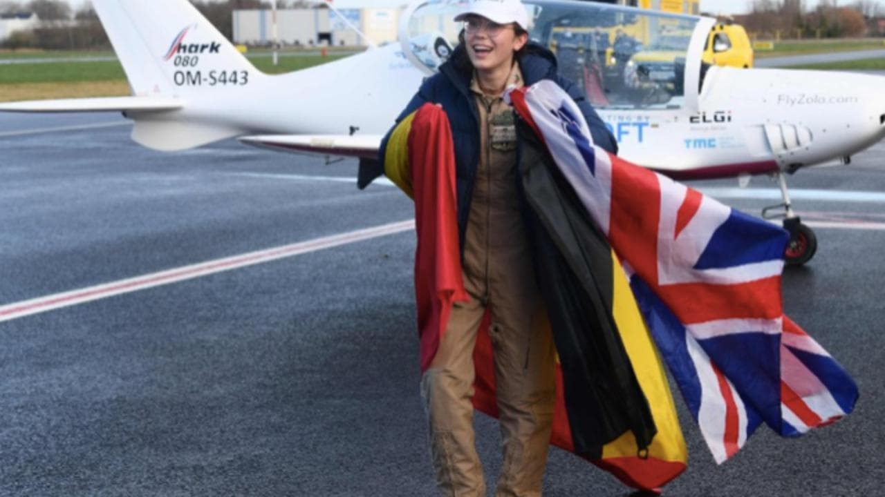 Zara è atterrata: a 19 anni è la donna più giovane ad aver fatto il giro del mondo su un ultraleggero
