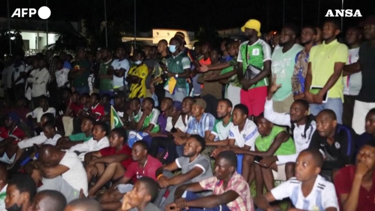Coppa d'Africa, la gioia incontenibile dei tifosi delle Comore dopo la vittoria sul Ghana
