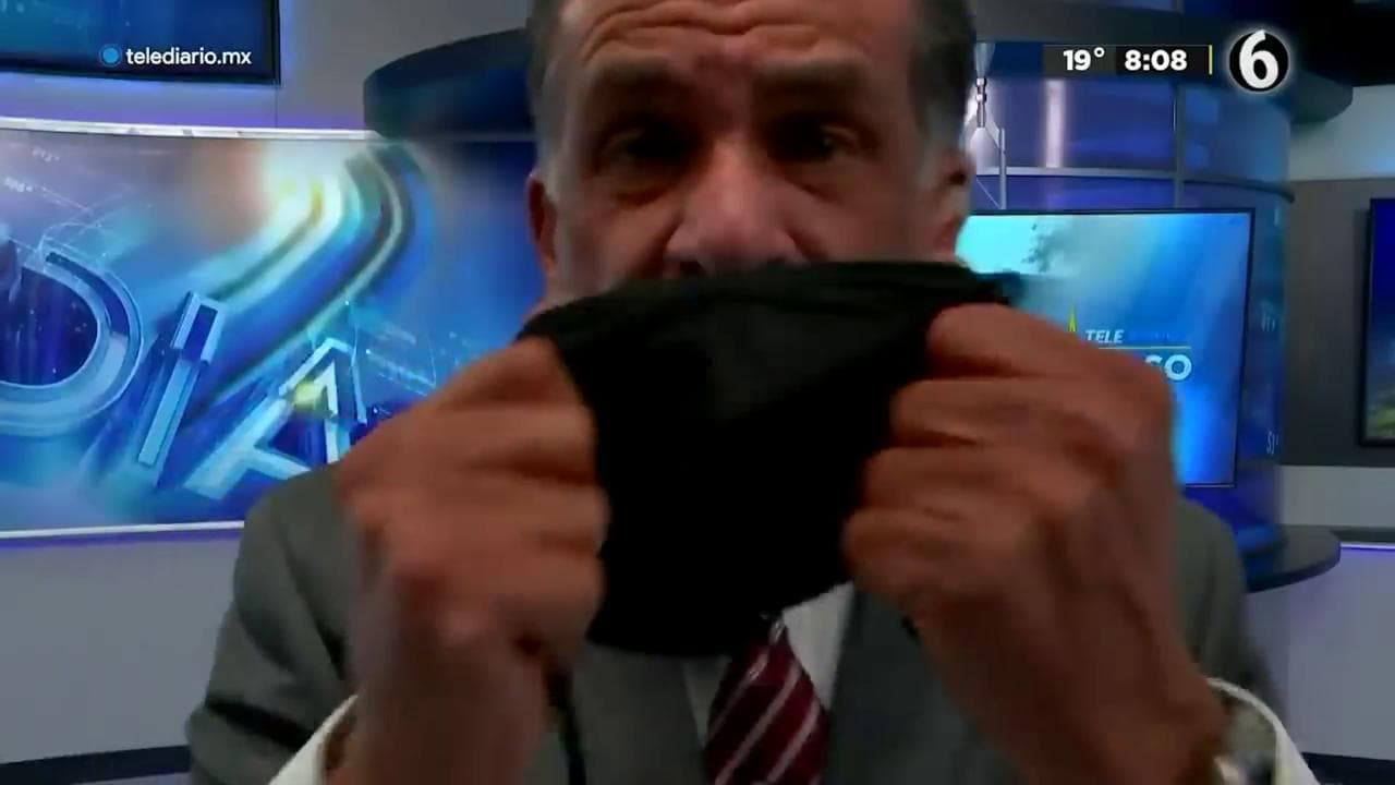 Messico, lo show del giornalista in TV contro i no vax fa il giro del mondo