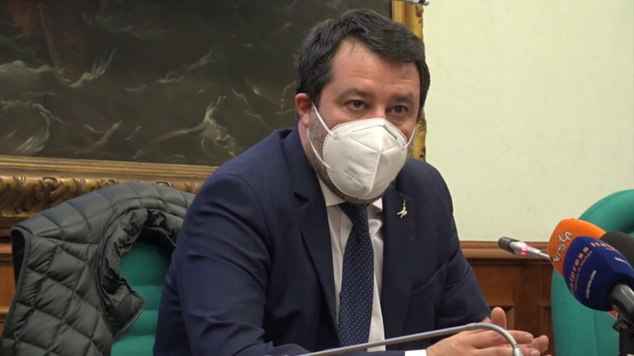 Quirinale, Salvini: "Abbiamo in mente profilo di alto livello. Mi rassicura avere Draghi a Palazzo Chigi"
