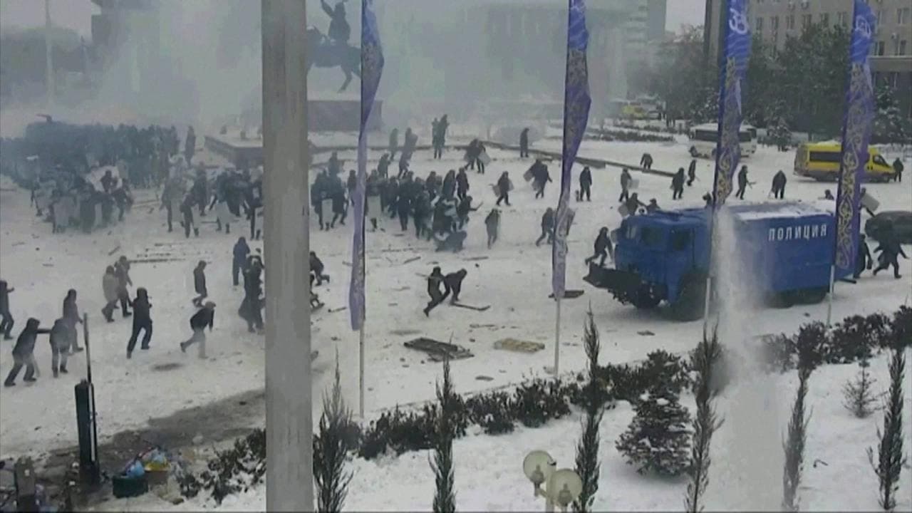 Kazakistan, scontri ad Almaty: il video della repressione diffuso dalla polizia