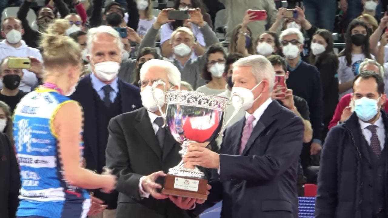 Pallavolo femminile, Mattarella consegna la coppa. Lega Volley: "Il momento più alto per questo sport"