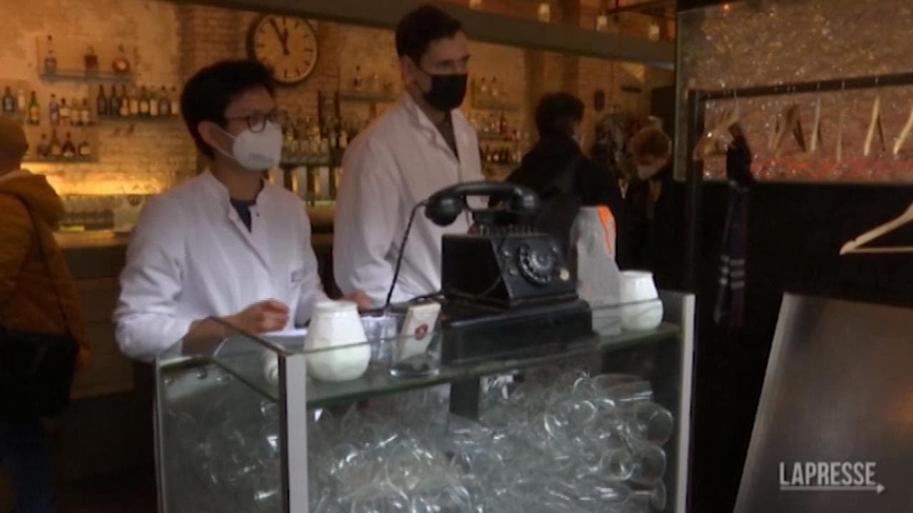 Covid in Germania, a Berlino ci si può vaccinare anche nei night club