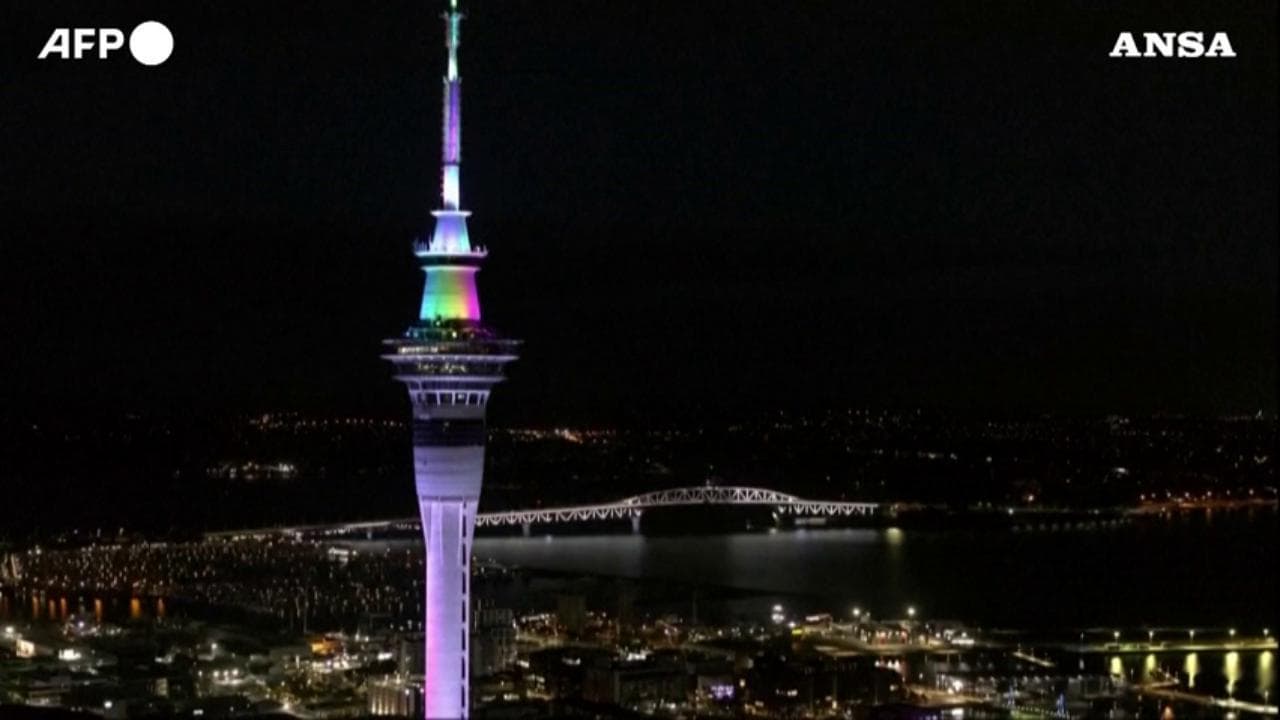 Capodanno, Auckland festeggia al buio: niente fuochi d'artificio sulla Sky Tower