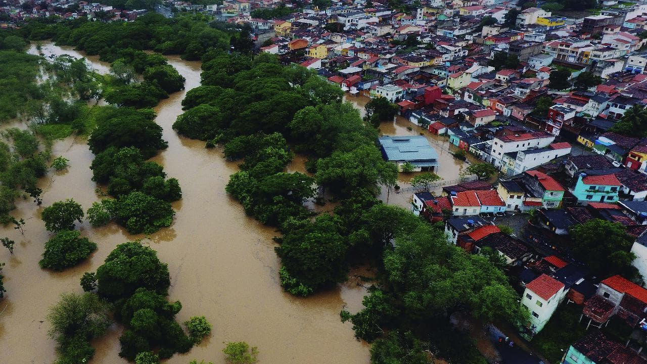 Brasile, decine di comuni sommersi da acqua e fango: le immagini aeree dell'alluvione
