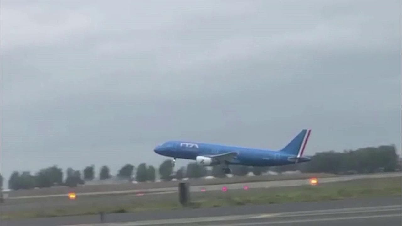 Ita Airways, ecco il primo aereo con la livrea azzurra: è dedicato a Paolo Rossi