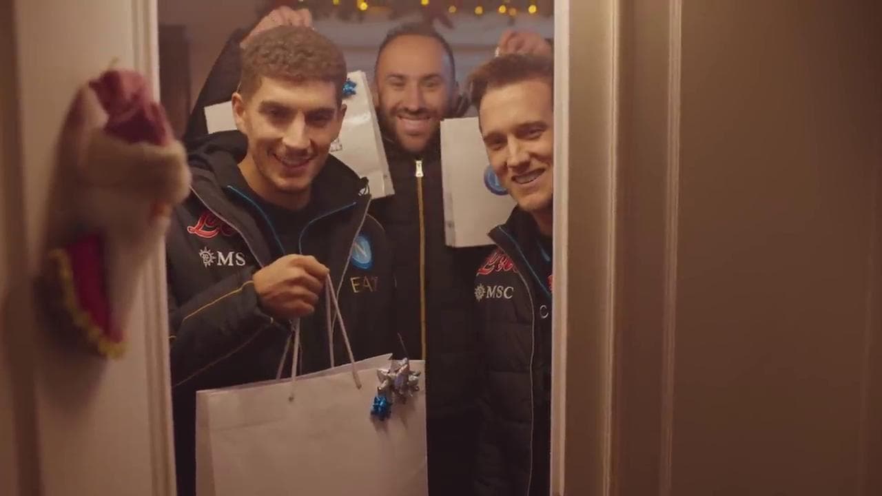 Lo spot natalizio del Napoli. Per il piccolo Sasà ospiti a sorpresa Di Lorenzo, Zielinski e Ospina