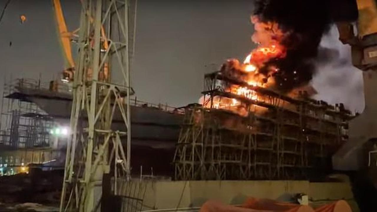 In fiamme in cantiere top secret nuova nave da guerra invisibile russa: doveva trasportare missili