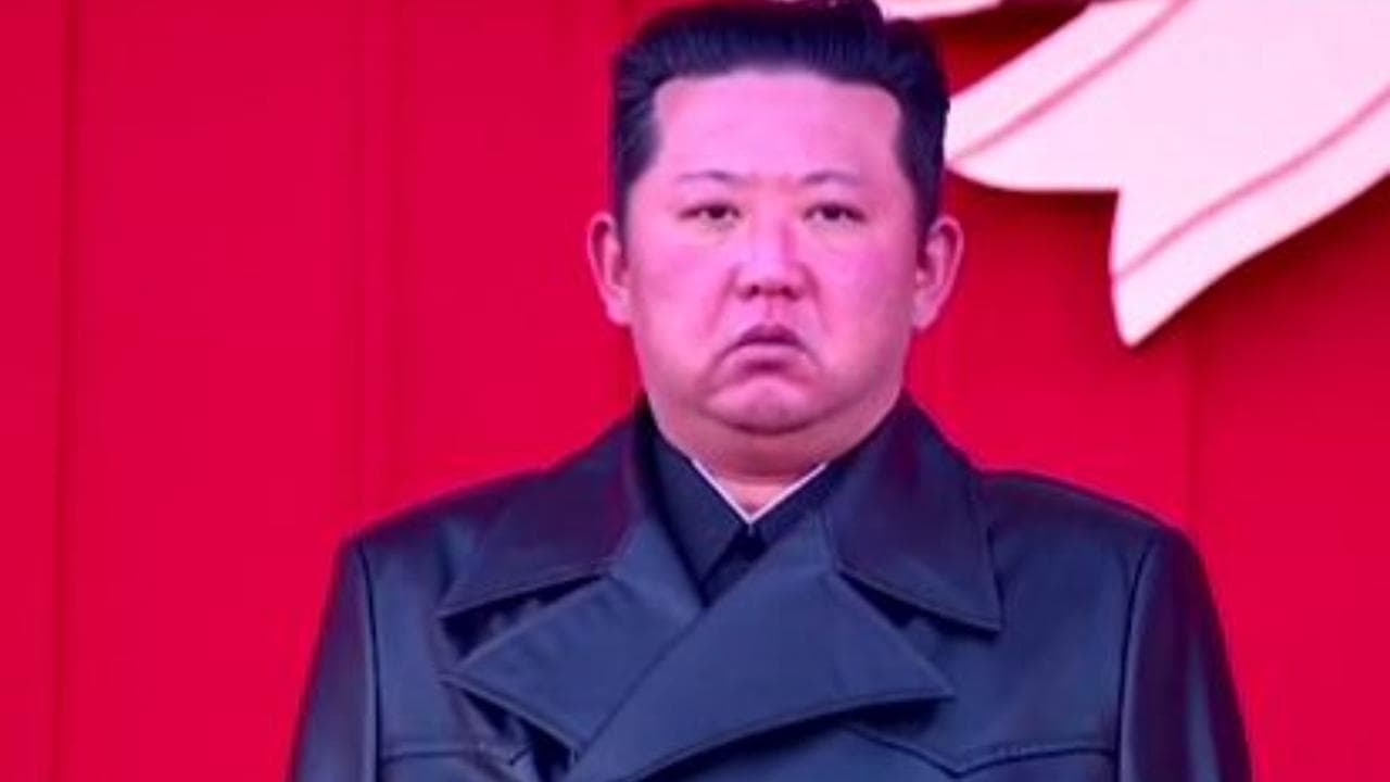 Corea del Nord, stampa: "Kim Jong-un impone il divieto di risata per lutto". Dubbi sulla fonte