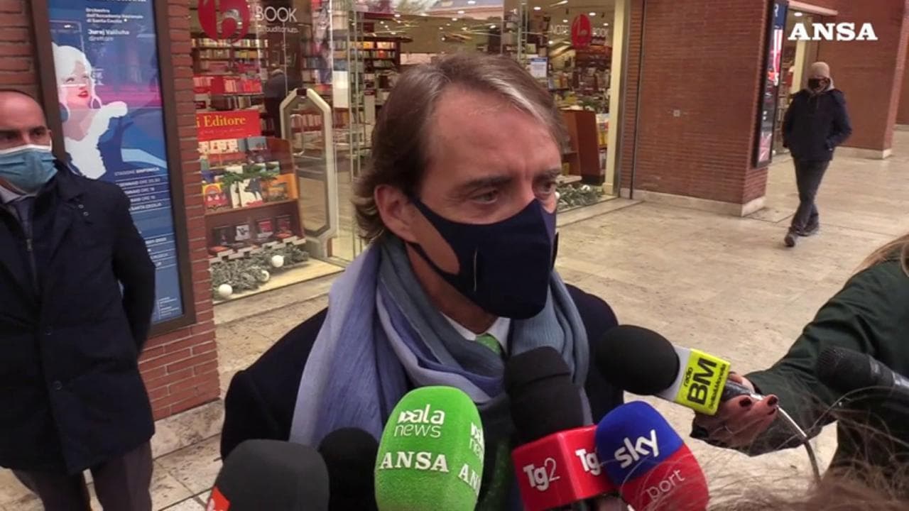 Calcio, Mancini: "Vittoria Mondiali? Intanto qualifichiamoci. Spero 2022 sia meglio del 2021"