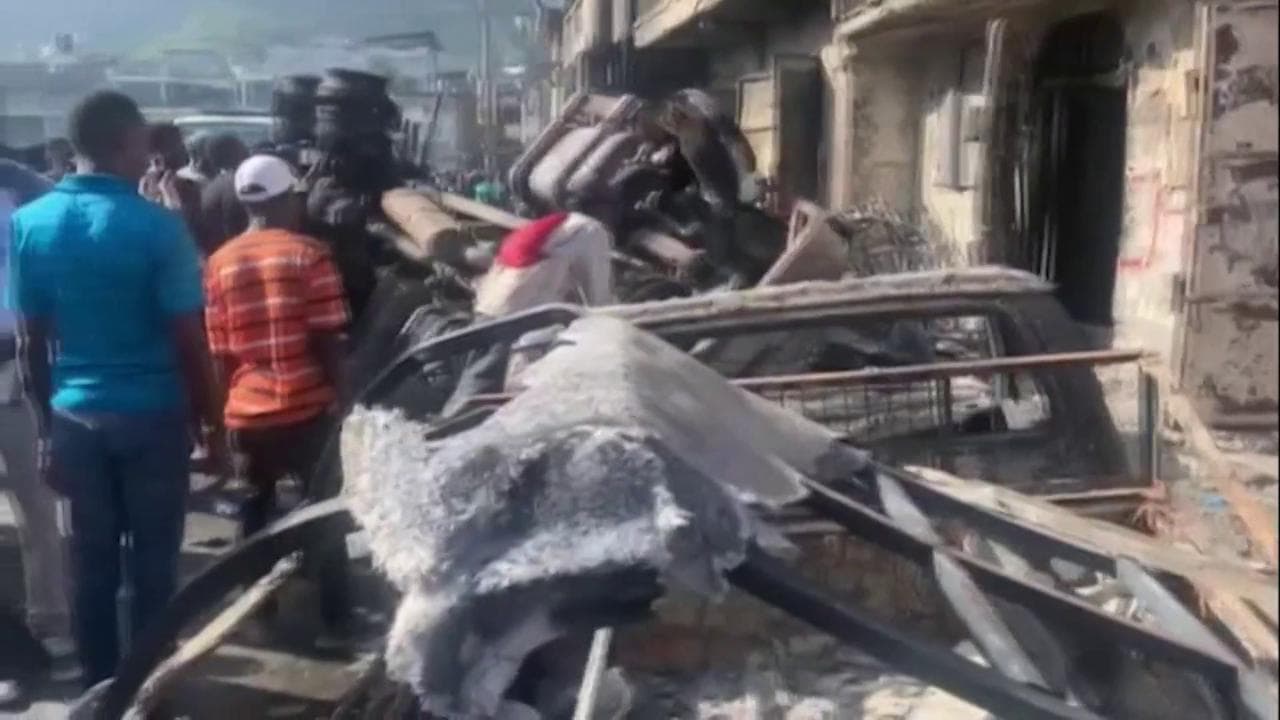 Haiti, il disastro dopo l'esplosione di un'autocisterna di benzina in città