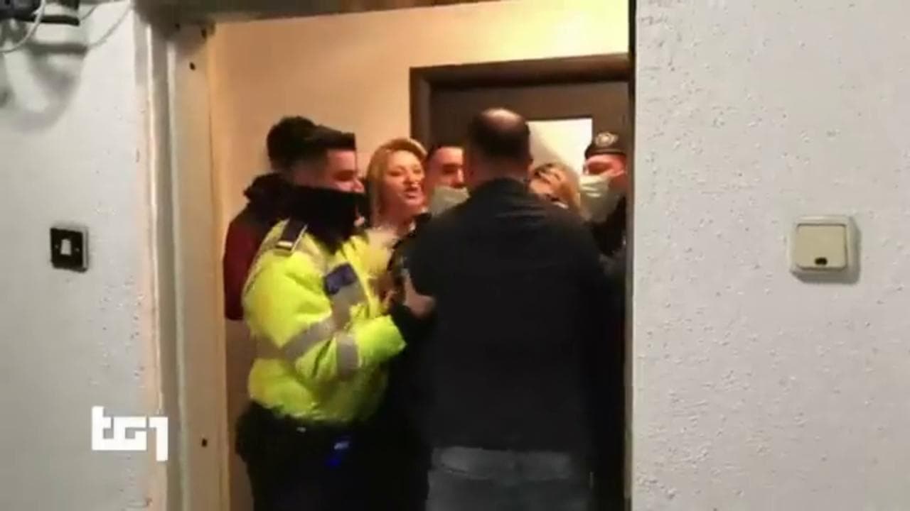 Romania, troupe del Tg1 sequestrata durante un’intervista con una senatrice No Vax