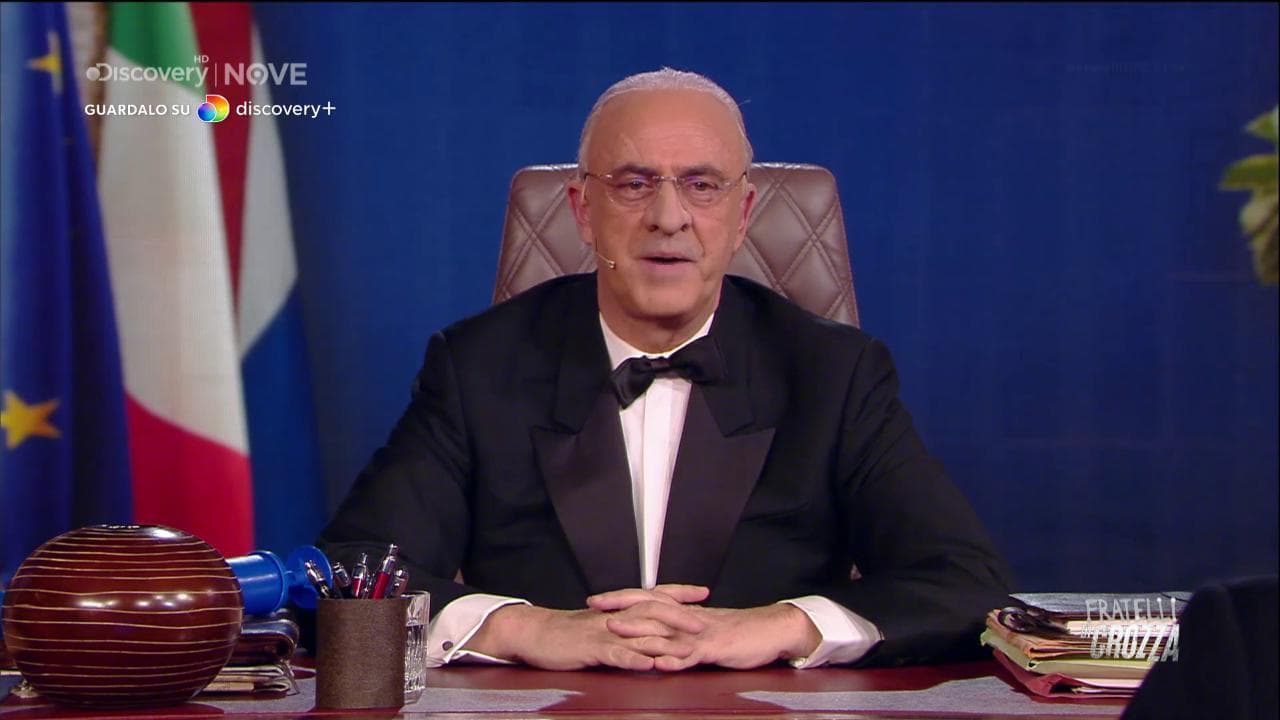 Crozza-De Luca e il parcheggio allagato di Salerno: "In Campania se fai le cose bene se le arrubbano"