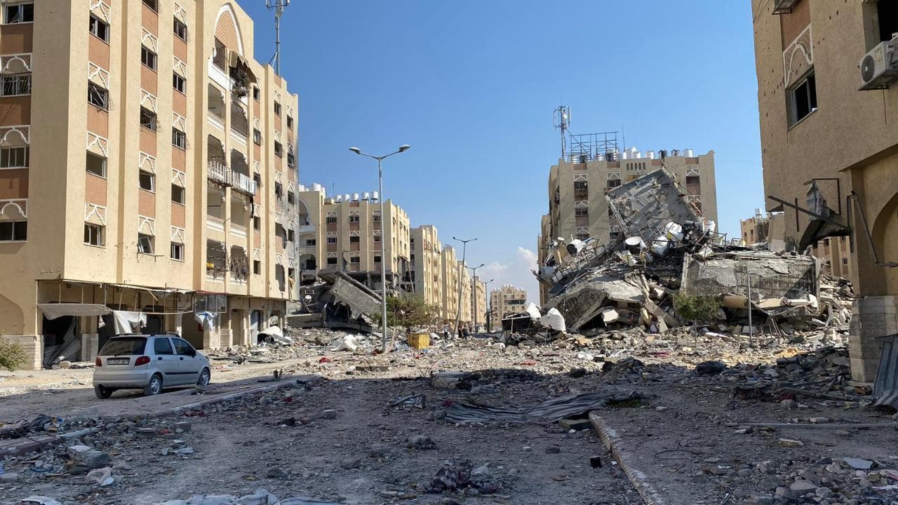 Gaza, gli abitanti di Khan Yunis tornano a vedere le case dopo l'annuncio del ritiro israeliano dal Sud
