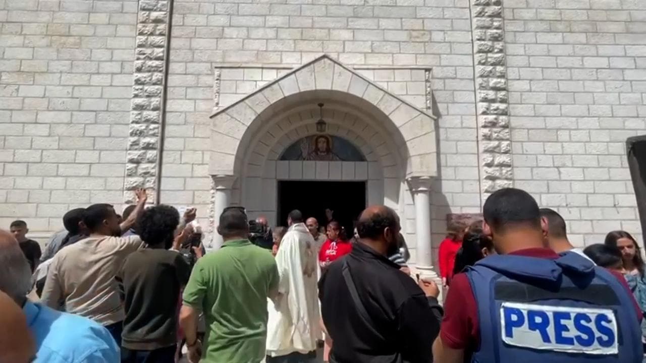 La messa di Pasqua nell'unica chiesa cattolica di rito romano a Gaza