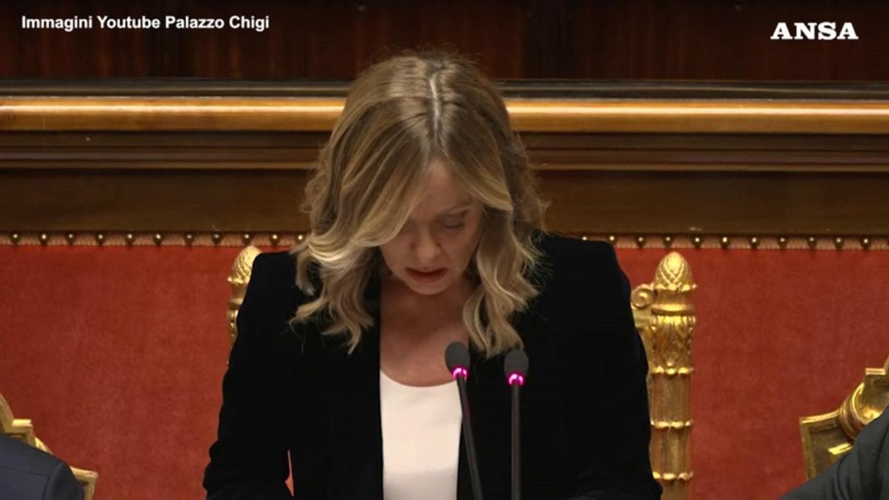 Meloni risponde a Macron sull'Ucraina: "No a un intervento diretto, rischio escalation"