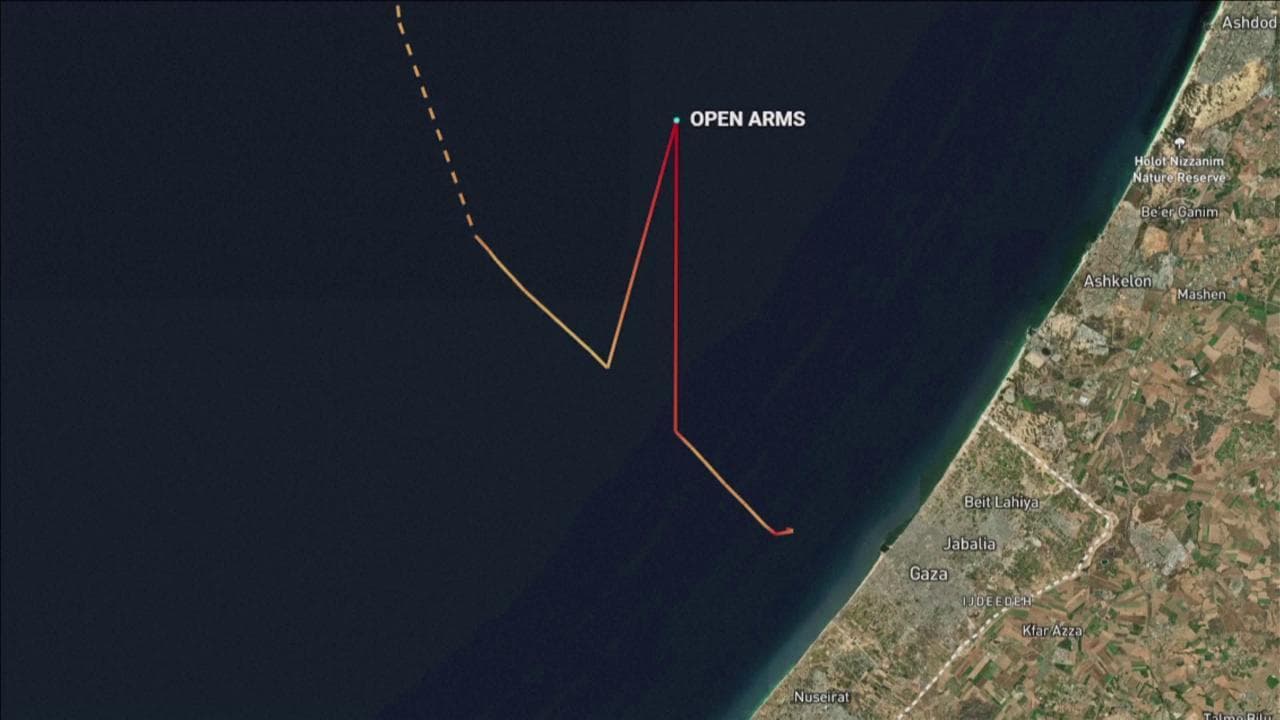 La nave di Open arms arriva davanti alle coste di Gaza: il tracciato animato sulla mappa