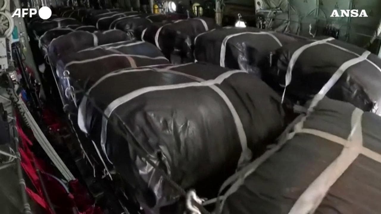 Gaza, proseguono i lanci di aiuti umanitari: impegnate anche le aviazioni di Stati Uniti e Francia
