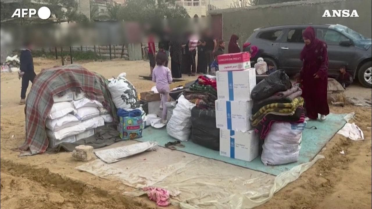 I palestinesi iniziano a fuggire da Rafah prima dell'operazione di terra israeliana