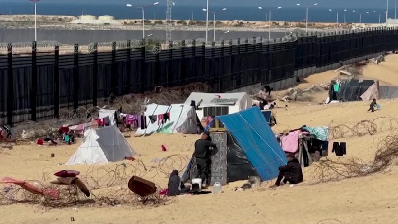 La vita in una tenda di nylon: tra i rifugiati palestinesi che temono l'offensiva di Israele su Rafah