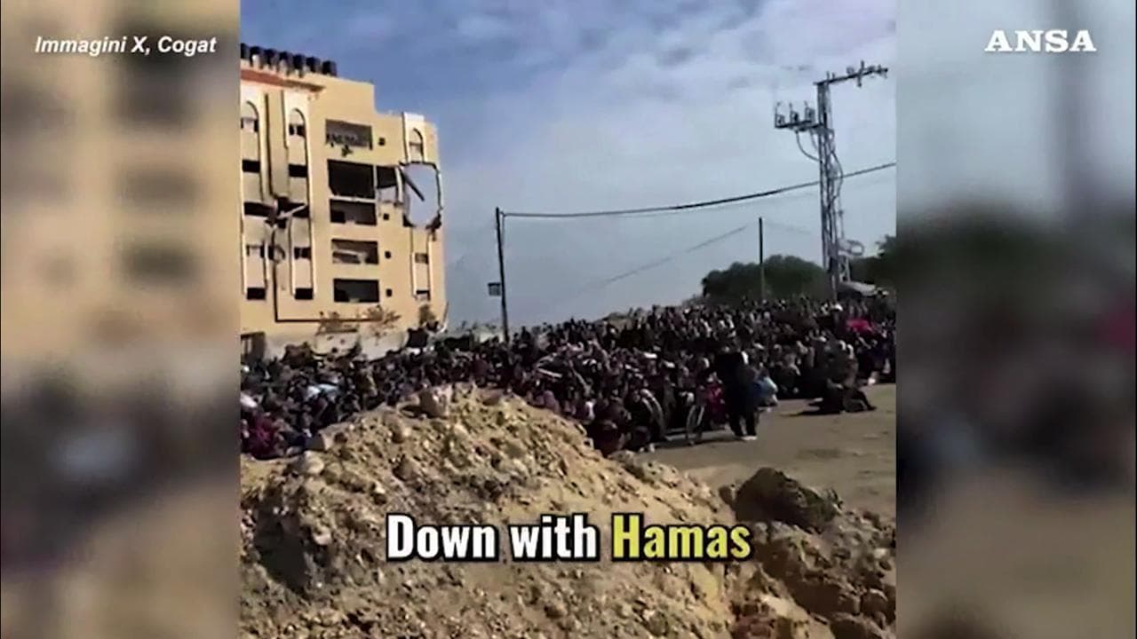 Gaza, il coro degli sfollati di Khan Younis: "Abbasso Hamas"
