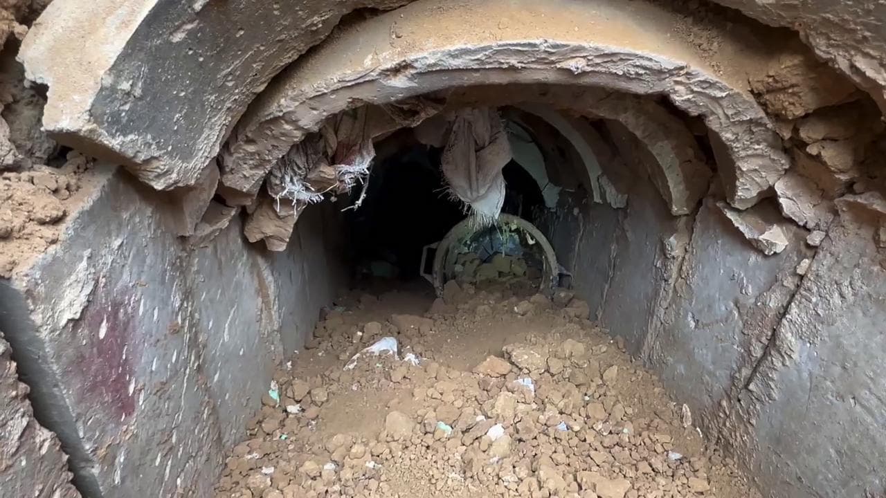 Repubblica entra a Khan Yunis, la città dove si nasconde Sinwar: "Ecco il tunnel usato da Hamas il 7 ottobre"