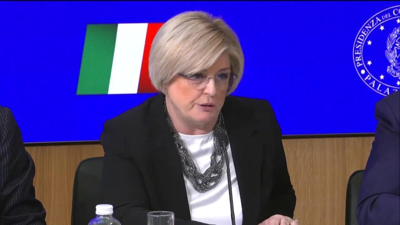 Calderone su Adi: "Confermo che 450 mila nuclei famigliari da domani potranno ritirare la carta e saranno erogati i pagamenti"