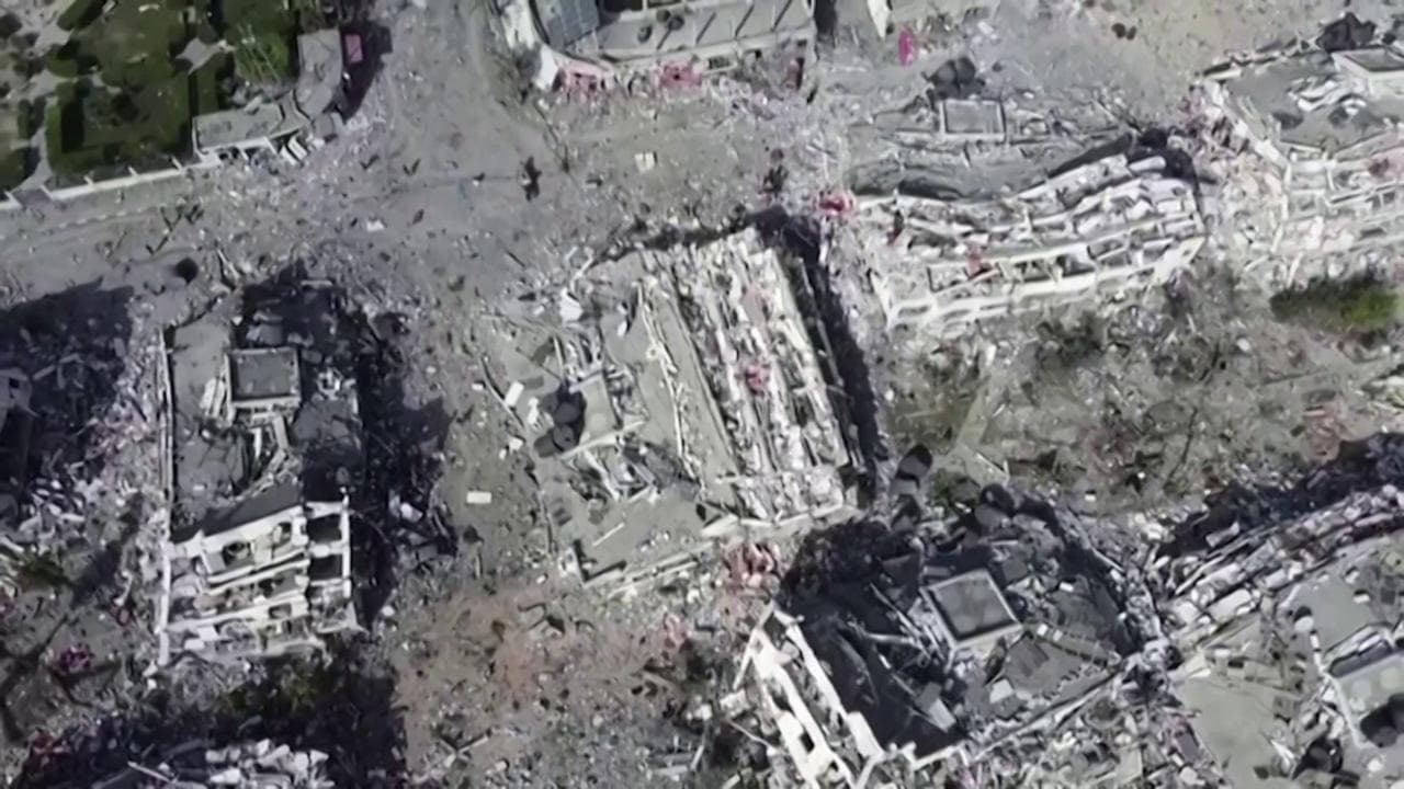 Gaza 100 giorni dopo l'inizio della guerra, macerie e distruzione: le immagini dal drone