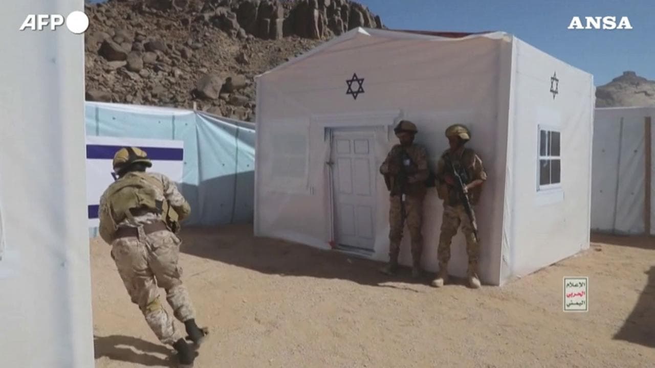 Gli Houthi diffondono video shock: un attacco simulato a un sito israeliano sul modello 7 ottobre
