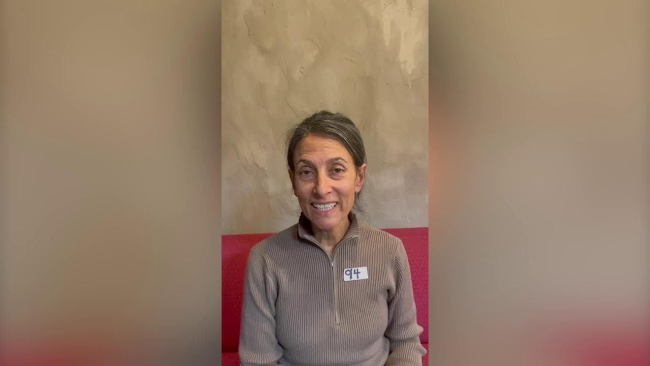 Ostaggi Hamas, l'appello di mamma Rachel: "Sono 100 giorni di prigionia, portate quel numero addosso"