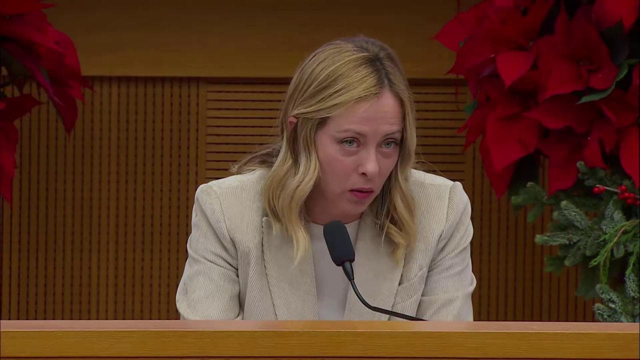 Meloni su isolamento in Ue: "Italia non ha minori diritti degli altri Paesi". E cita Chirac