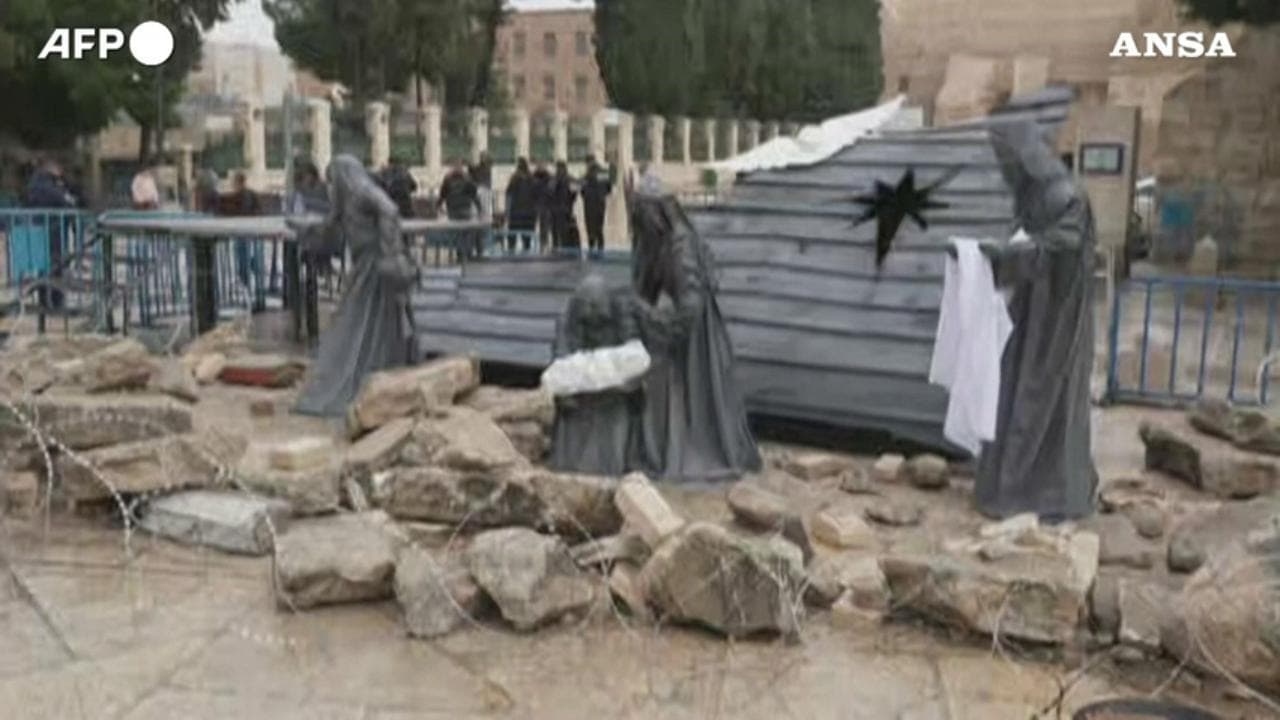 Betlemme, un presepe di macerie come simbolo della sofferenza dei palestinesi a Gaza